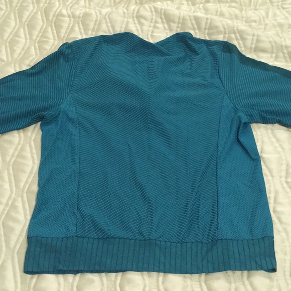 Worn once! Nike crop top - Picture 4 of 10